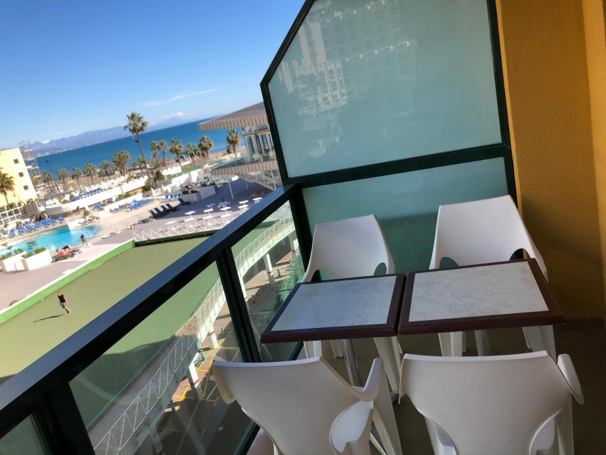 Torremolinos, Playa del Bajondillo, primera linea Esterno foto